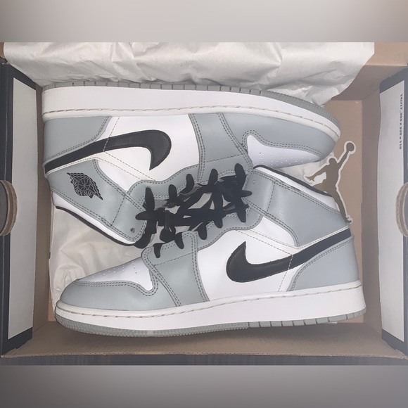 Air Jordan 1 Mid Light Smoke Grey - Picture 2 of 10